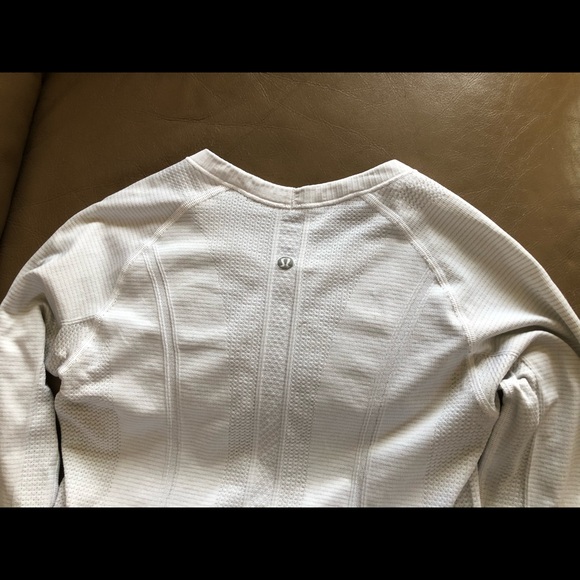 Lululemon, Women’s 6, Swiftly Tech Long Sleeve Crew, GUC - Picture 13 of 16